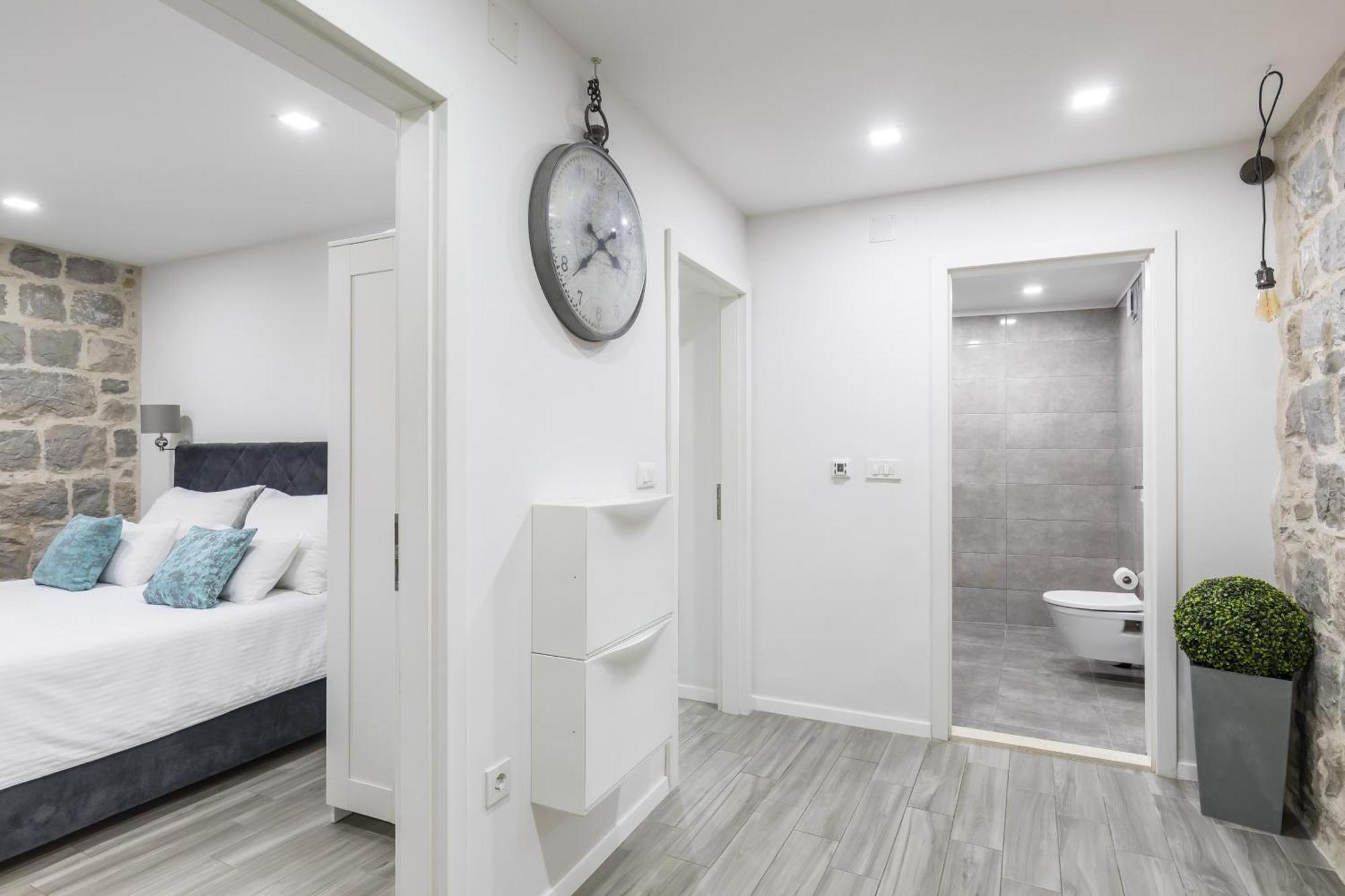 Heritage Apartman Geza In Centar With Private Parking Kastela Ngoại thất bức ảnh