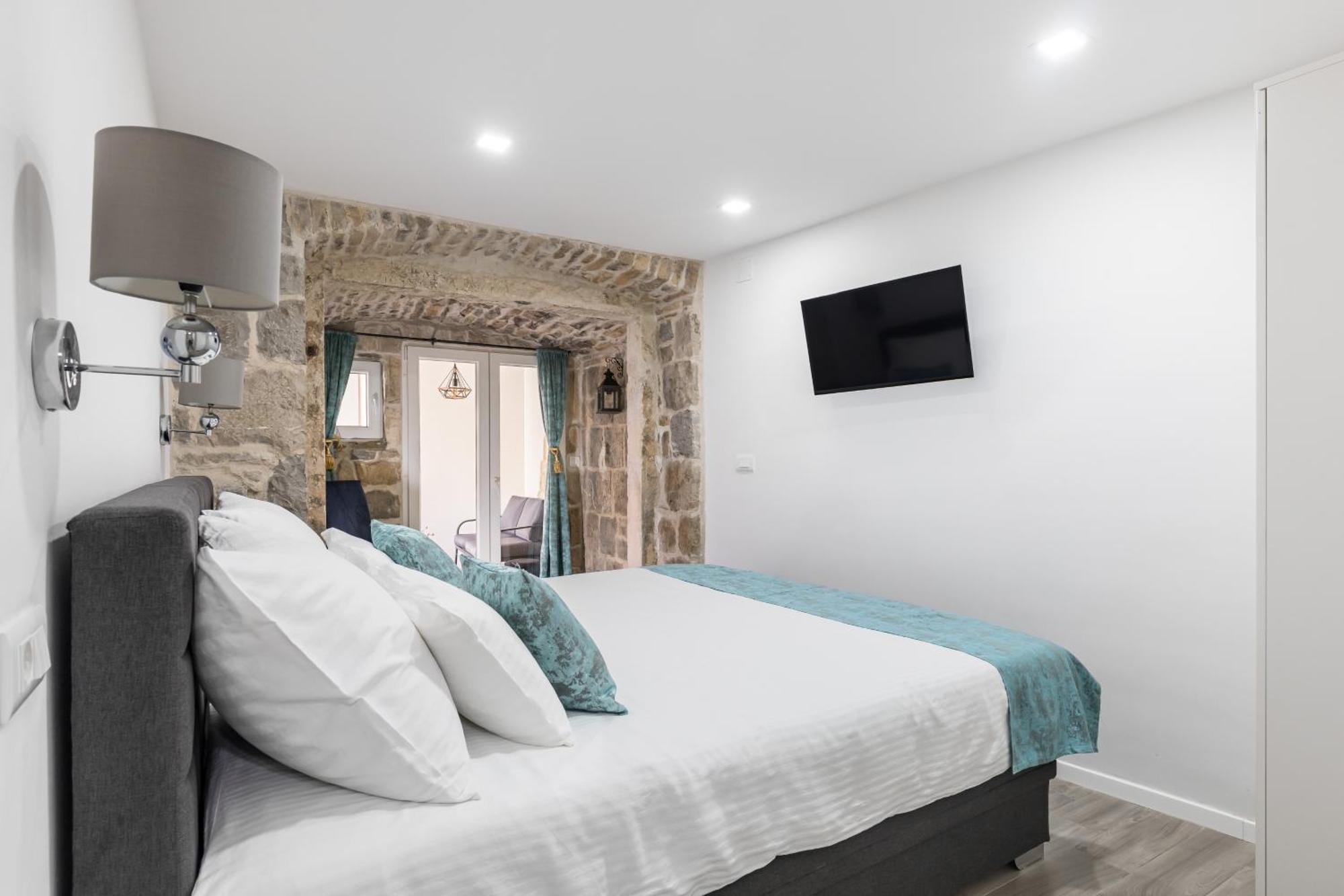 Heritage Apartman Geza In Centar With Private Parking Kastela Ngoại thất bức ảnh