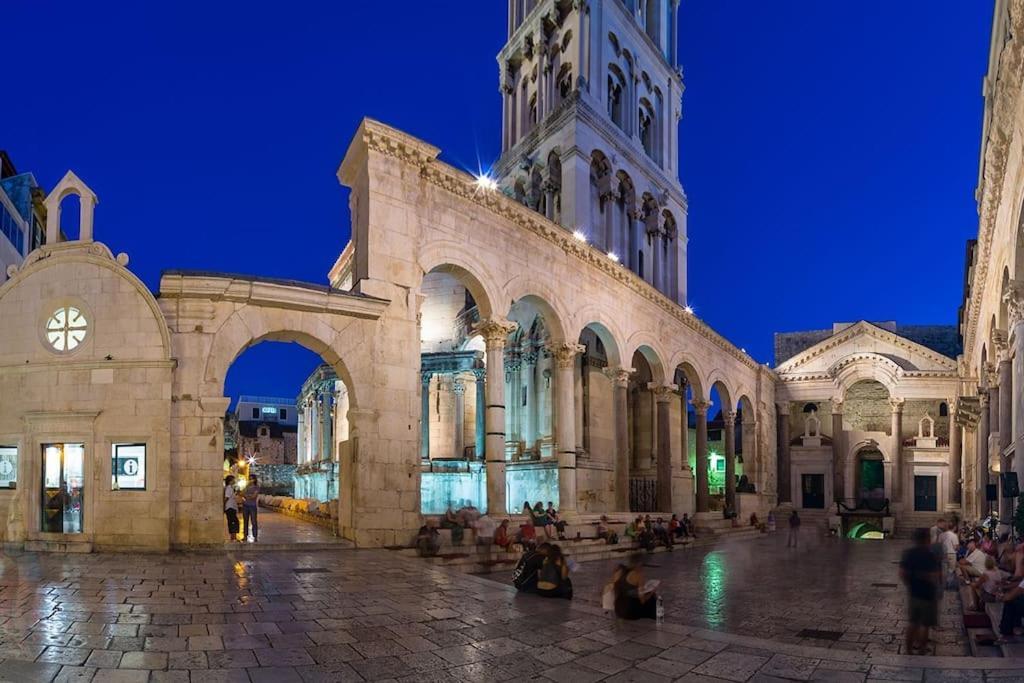 Heritage Apartman Geza In Centar With Private Parking Kastela Ngoại thất bức ảnh